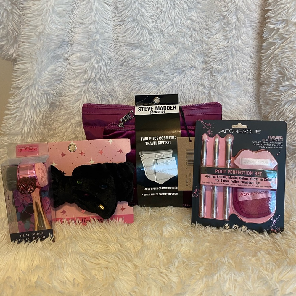 Steve Madden Purple Cosmetic Bag Set with Accessories